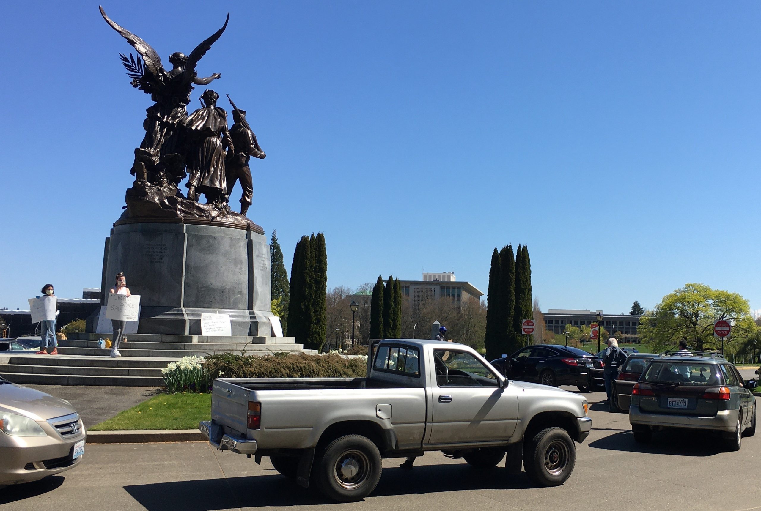 Protestors in cars, Olympia, Wash., 4/16/20