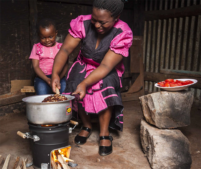 Global Partnerships cookstove in Kenya