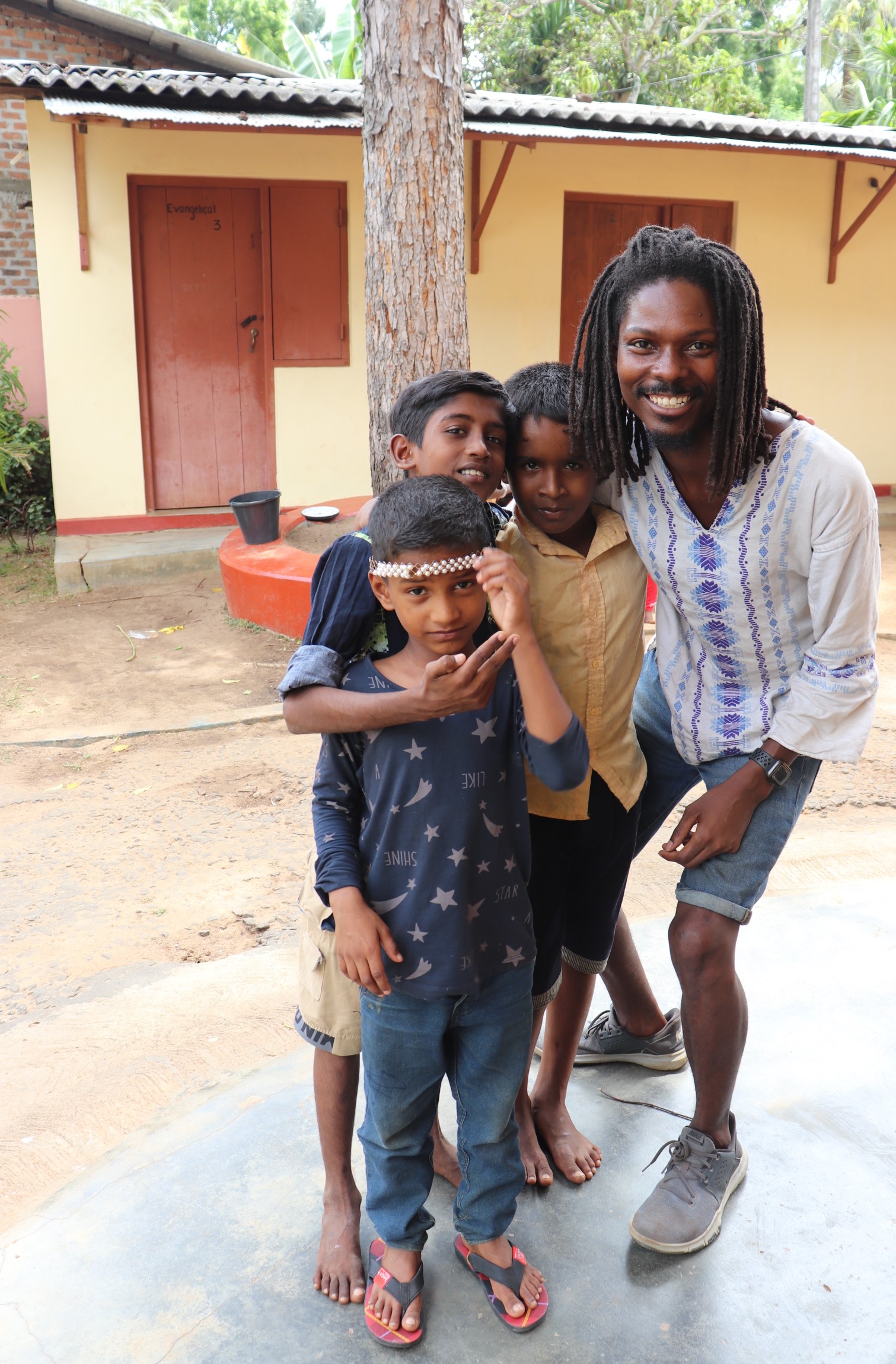 D'Angelo Smith with children in Sri Lanka, 2019