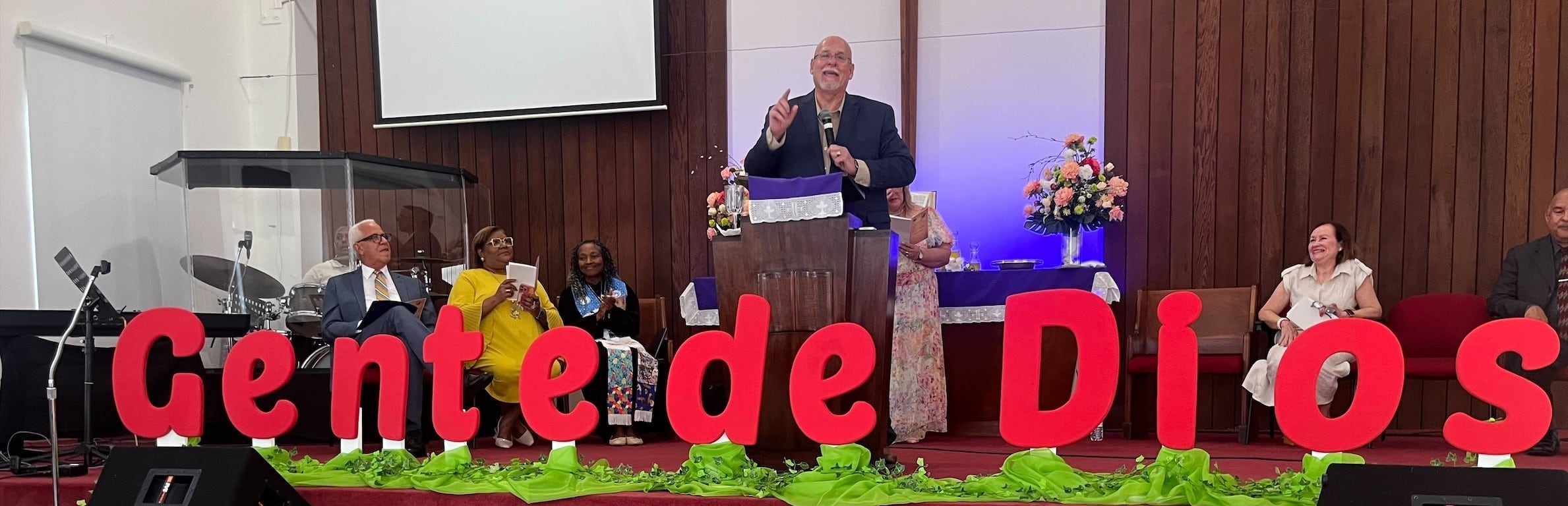 UCC GMP visits Puerto Rico to celebrate the retirement of one leader and meet the new head of communion for  the IEUPR